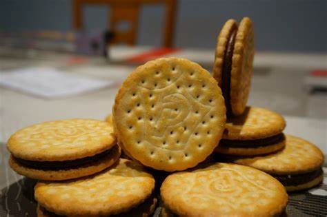 GALLETAS PRINCIPE CON RELLENO SABOR CHOCOLATE 6PZ