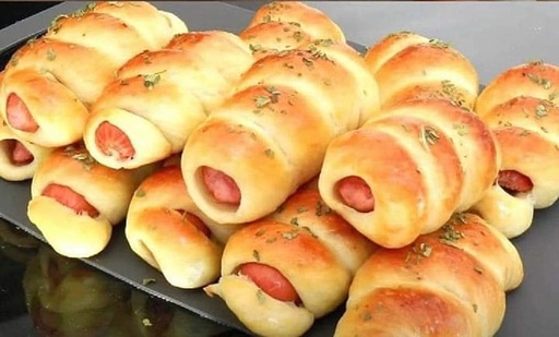 [0002982] PANECILLOS RELLENO DE SALCHICHA Y QUESO PZ